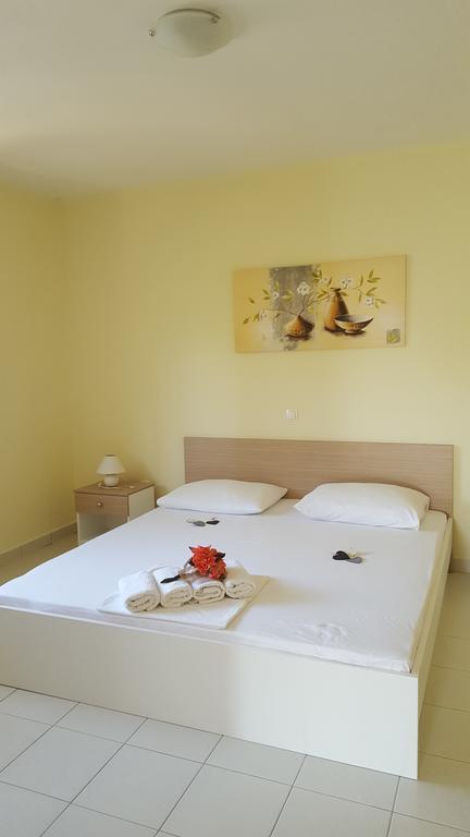 Apartments And Rooms Kod Mate Tribanj-Kruscica Ngoại thất bức ảnh